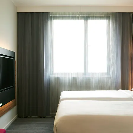 Moxy Paris Charles De Gaulle Airport Hotel Roissy-en-France