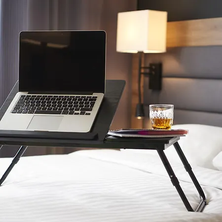 Отель Moxy Paris Charles De Gaulle Airport Руасси-эн-Франс