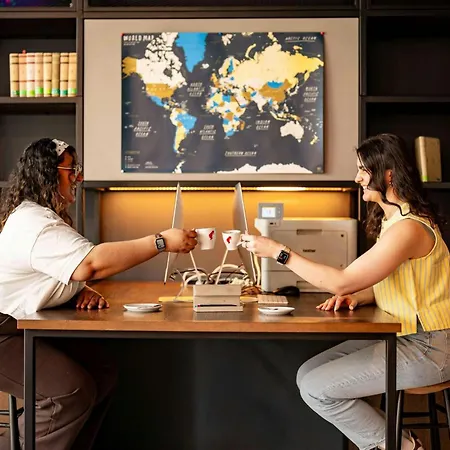 Отель Moxy Paris Charles De Gaulle Airport